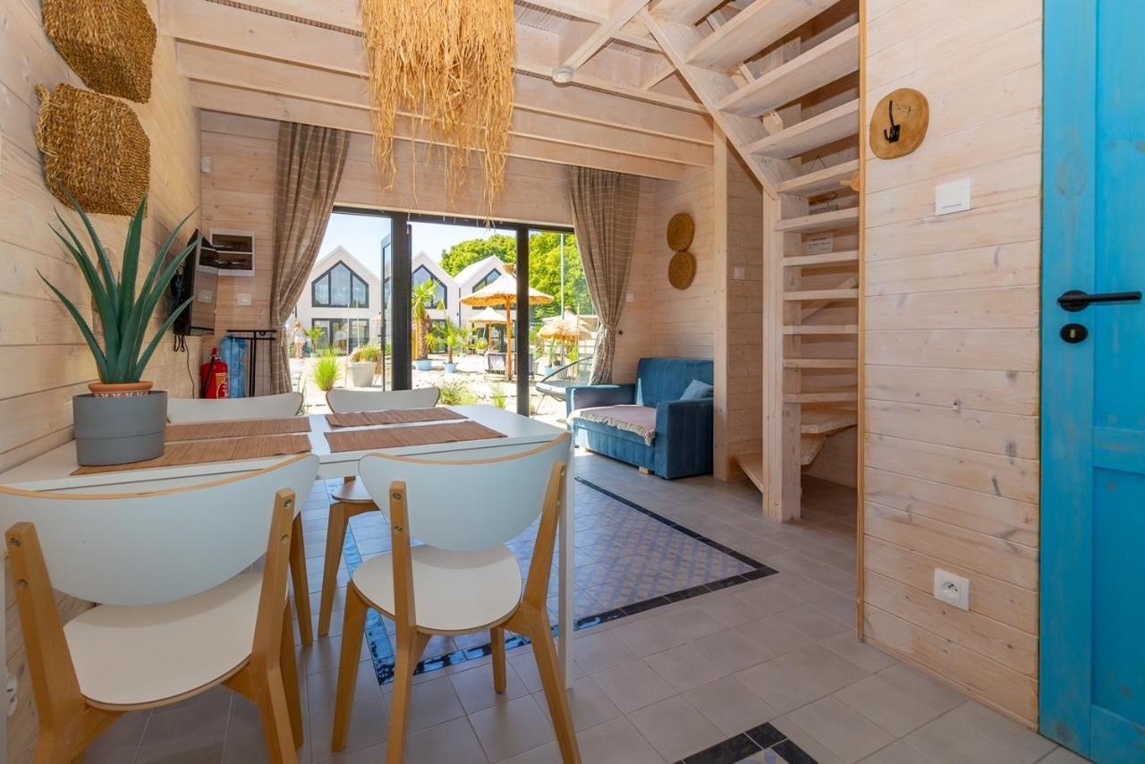 Lulu Holiday Resort Domki Z Podgrzewanym Basenem Мельно Экстерьер фото